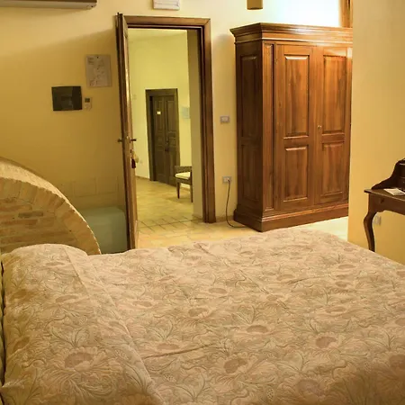 Palazzo Castriota 4*