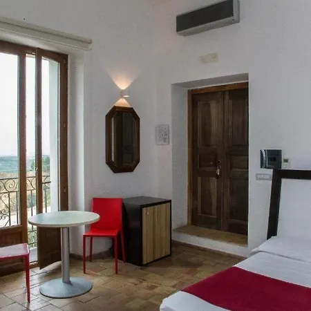 Palazzo Castriota 4* كوريليانو كالابرو