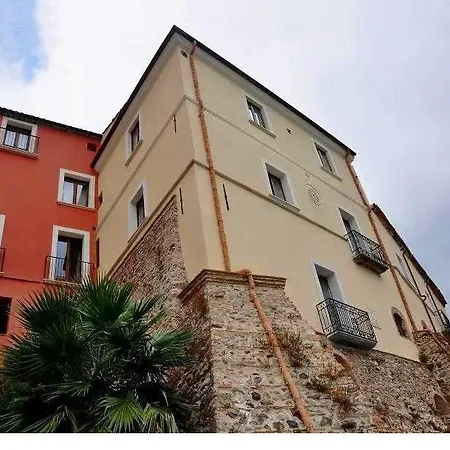 Palazzo Castriota לינה וארוחת בוקר 4*