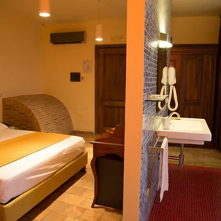 Palazzo Castriota 4*