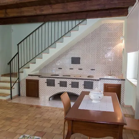 فندق مبيت وإفطار Palazzo Castriota كوريليانو كالابرو