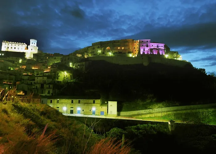 Palazzo Castriota קוריליאנו קלאברו