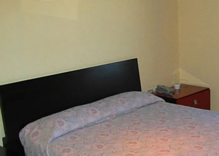 לינה וארוחת בוקר Palazzo Castriota 4*