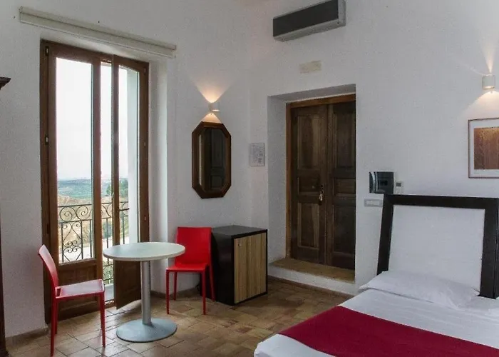 Palazzo Castriota 4* קוריליאנו קלאברו