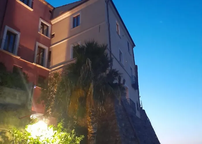 Palazzo Castriota לינה וארוחת בוקר 4*