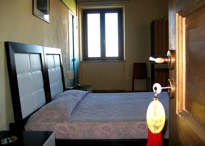 Palazzo Castriota 4* קוריליאנו קלאברו