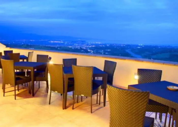 Palazzo Castriota 4* קוריליאנו קלאברו