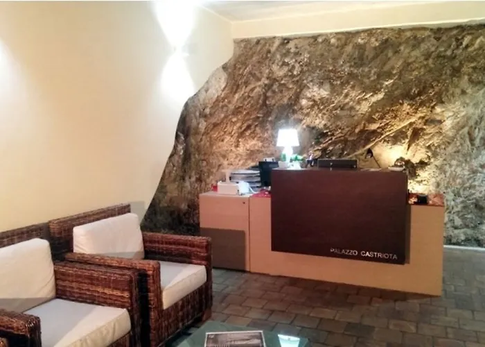 לינה וארוחת בוקר Palazzo Castriota 4*