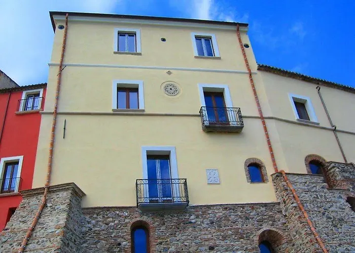 Palazzo Castriota Корильяно-Калабро