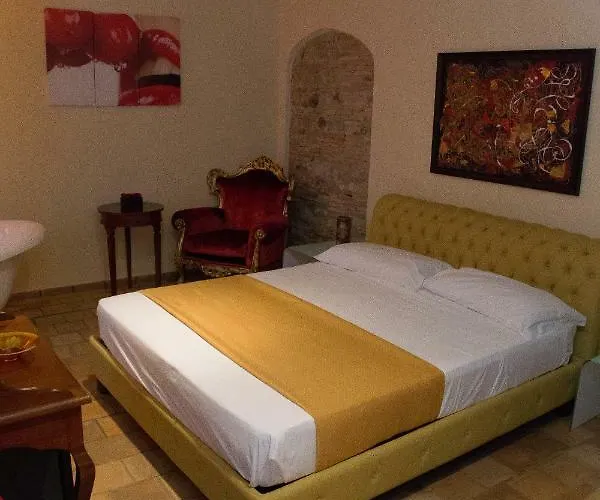 Palazzo Castriota 4* קוריליאנו קלאברו