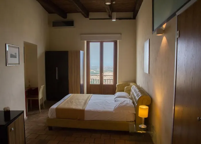 לינה וארוחת בוקר Palazzo Castriota קוריליאנו קלאברו