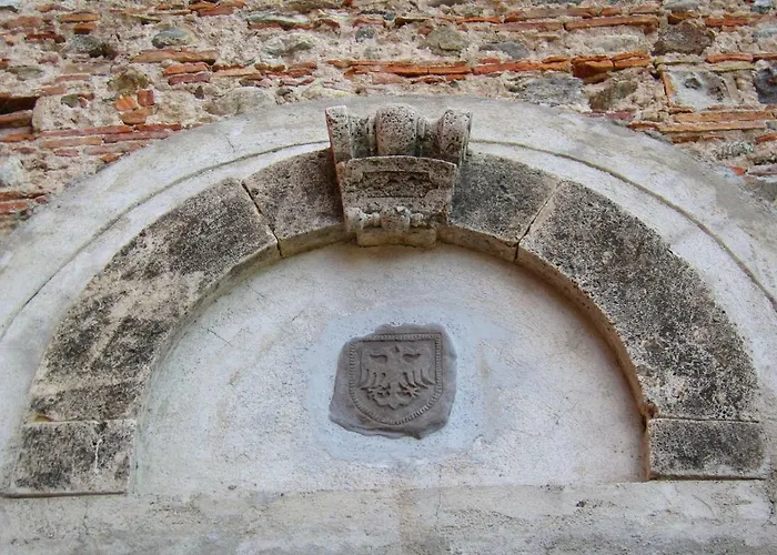 Palazzo Castriota קוריליאנו קלאברו